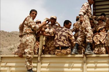 r_Soldiers ride a military truck in Harf Sufian district in the northern Yemeni province of Amran, one of the strongholds of Shi'ite rebels, August 22, 2010