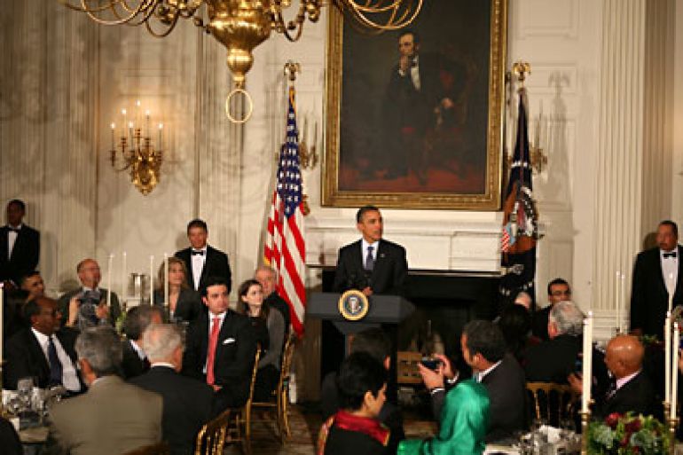 epa02286031 US President Barack Obama hosts an Iftar dinner in celebration of the Islamic holy month of Ramadan in the State Dining Room of the White House, Washington, DC, USA, 13 August 2010. EPA/Martin H. Simon / POOL