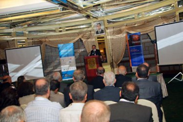 إفتتاح المؤتمر وبدا وزير الاسكان السوري المهندس عمر غلاونجي يلقي كلمة