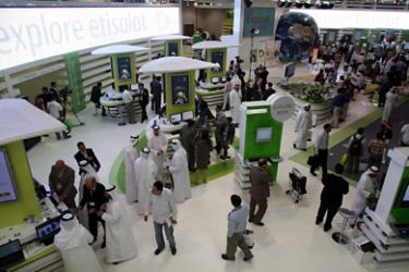 epa01527716 Visitors gather at Etisalat section at Gitex exhibition2008 in Gulf Emirate of Dubai, United Arab Emirates,22 October 2008.GITEX Shopper Consumer Electronics Expo 2008 is the single largest and most successful retail platform for technology in the Middle East.