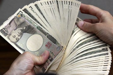 A bank teller counts 10,000 yen (118 USD) bank notes in Tokyo on September 22, 2010. The USD tumbled against the yen in Asia after the US Federal Reserve indicated it was prepared to take further measures to boost a faltering economic recovery