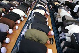 r_Muslims attend a prayer session in a mosque during Eid al-Fitr in Wuzhong, Ningxia province September 9, 2010. Eid al-Fitr marks the end of Ramadan, the holiest month in the Islamic