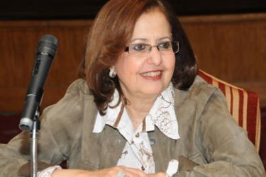 د. منى البردعي استاذة الاقتصاد بجامعة القاهرة
