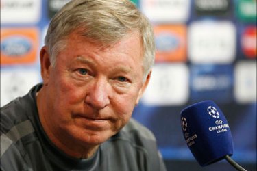 r_Manchester United's manager Alex Ferguson looks on during a news conference at the Mestalla Stadium in Valencia, September 28, 2010.