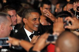 Washington, District of Columbia, UNITED STATES : US President Barack Obama shakes hands during the Congressional Hispanic Caucus Institute’s 33rd Annual Awards Gala at the Washington Convention Center on September 15, 2010 in Washington, DC. AFP PHOTO / TIM SLOAN
