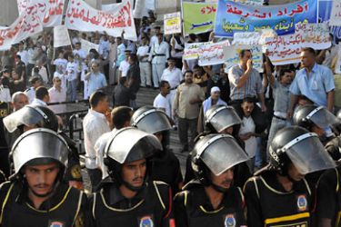 نشطاء - تأجيل محاكمة خالد سعيد الى23 أكتوبر مقبل - الإسكندرية /أحمد عبد الحافظ