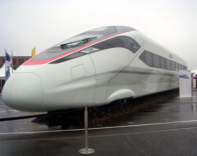 القطار زافيرو 380 تصل سرعته القصوي إلي 420 كم/ساعة (الجزيرة نت)