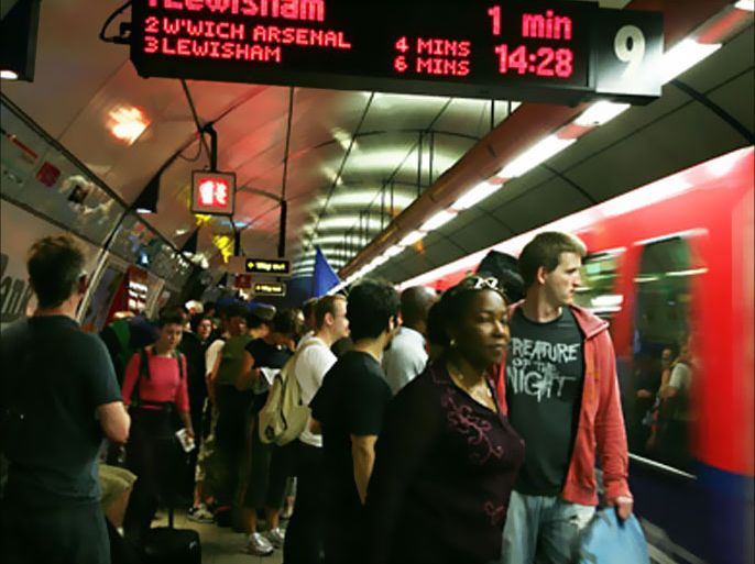 داخل مترو الانفاق - يعاني الملايين من المسافرين في لندن بسبب إضراب عمال شبكة قطارات الأنفاق الذي بدأ الاثنين والذي يستمر 24 ساعة – ميدين ديرية - لندن