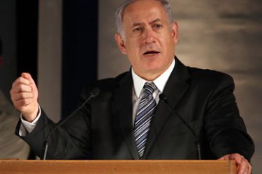 Israeli Prime Minister Benjamin Netanyahu addresses an award ceremony for outstanding new immigrant scientists at Tel Aviv University on October 26, 2010. AFP