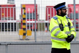 ATTENTION EDITORS: THIS IMAGE IS UK OUTA British Police Community Service Officer stands guard outside the East Midlands airport cargo hub, in central England, on October 29, 2010. Police examined a suspicious package found early Friday in a freight distribution centre at East Midlands Airport in central England, a police statement said. AFP PHOTO/STRINGER/UK OUT/GETTY OUT