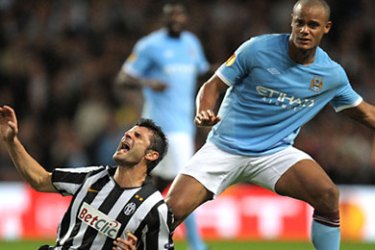 Juventus Italian forward Vincenzo Iaquinta (L) vies with Manchester City's Belgian midfielder Vincent Kompany during the UEFA Europa League Group A football match at The City of Manchester stadium, north-west England on September 30, 2010. AFP