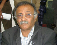 عبد الباري طاهر يصف التعليم باليمن بالسراب (الجزيرة-أرشيف)  
