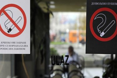 Picture shows non-smoking and smoking posters on the entrance of a Belgrade cafe on November 11, 2010. Serbia introduced on Thursday tough anti-tobacco measures, the strictest ever in the Balkans country, where some 33.6 percent of adult population smokes. AFP PHOTO / Andrej ISAKOVIC