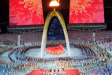 epa02469196 Athletes and performers surround the Asian Games flame at the closing ceremony of the 16th Asian Games on Haixinsha Island in Guangzhou city, southern China's Guangdong province, 27