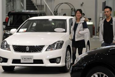 Customers look at Toyota vehicles at the company's showroom in Tokyo on November 5, 2010. Toyota said it had returned to a 3.6 billion US dollar profit in the fiscal first half, despite the twin challenges of a strong yen and a global recall crisis.