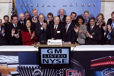 epa02454622 General Motors CEO Dan Akerson (center) rings the opening bell (horn) at the New York Stock Exchange, marking a historic milestone as GM's common stock begins trading publicly again at the New York Stock Exchange in New York