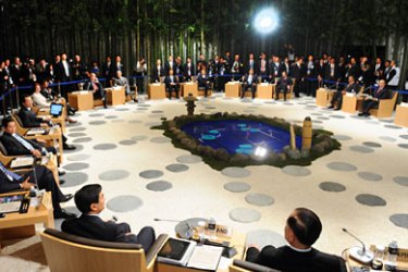 US President Barack Obama (L) sits with other leaders at The Asia Pacific Economic Cooperation (APEC) leaders retreat in Yokohama on November 13, 2010