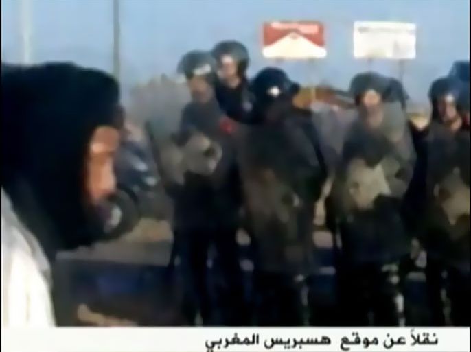 مواجهات بين الأمن المغربي ومحتجين في مخيم قرب مدينة العيون بالصحراء الغربية - نقلآ عن موقع هسبريس المغربي