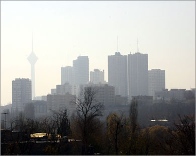 مدينة طهران تلفها غيمة التلوث (الجزيرة نت) 
