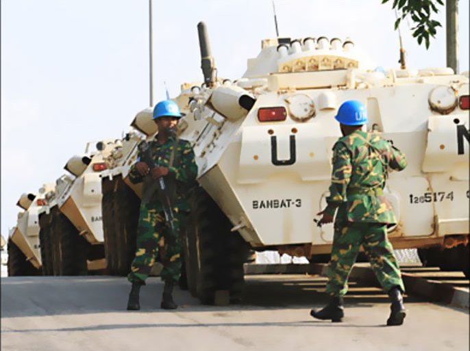 r_United Nations peacekeepers stand guard at their headquarters in Abidjan December 24, 2010. The U.N. General Assembly on Thursday recognized Alassane
