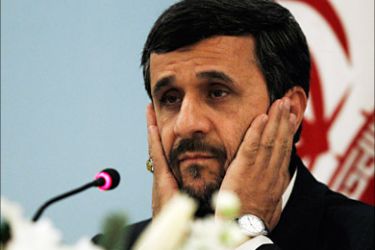 r_Iranian President Mahmoud Ahmadinejad addresses the media during a news conference in Istanbul December 23, 2010. REUTERS/Umit Bektas (TURKEY - Tags: POLITICS