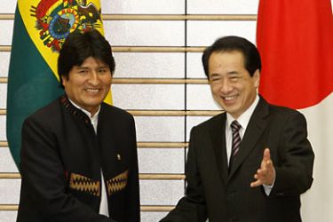 Bolivia's President Evo Morales (L) meets with Japan's Prime Minister Naoto Kan at the latter's official residence in Tokyo on December 8, 2010. Morales arrived on December 7 for a two-day official working visit. AFP PHOTO / Yuriko Nakao / POOL