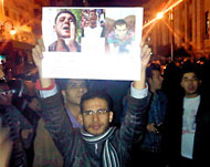 تظاهرة بمصر للتنديد بإحالة 8 نشطاء للمحاكمة (الجزيرة نت)