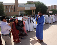 العاطلون عن العمل في موريتانيايطالبون بحل مشكلاتهم (الجزيرة نت)