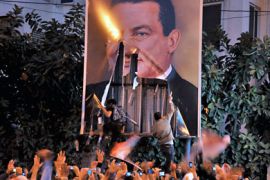 epa Egyptian protesters tear down a poster of Egypt's President Hosni Mubarak during a demonstration in Alexandria, Egypt, 25 January 2011.