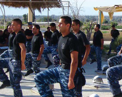قوات أمن فلسطينية أثناء التدريب (الجزيرة-أرشيف)