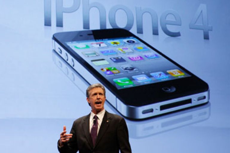 Verizon Wireless president and CEO, Dan Mead speaks during Verizon's iPhone 4 launch event in New York January 11, 2011. Verizon Wireless plans to sell Apple Inc's iPhone for as low as $200 starting next month, putting the smartphone at the center of its high-stakes battle with AT&amp;T Inc for wireless customers.