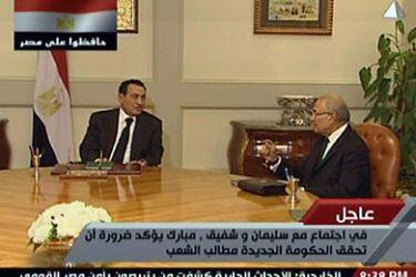 Masriya shows Egyptian President Hosni Mubarak (C) speaking with his new Prime Minister Ahmed Shafiq in Cairo