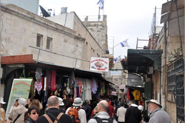 عقارات فلسطينية في سوق البلدة القديمة بالقدس سربت للشركات الاستيطانية ورفع فوقها العلم الإسرائيلي