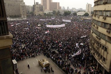 epa02560012 A general view of Egyptians gathering for the 'march of a million' rally in Tahrir Square in Cairo, Egypt on 01 February 2011 as hundreds of thousands of Egyptians take to the street to demand a regime change in Egypt. Hundreds of thousand of people were gathered in and around Cairo?s Tahrir Square,