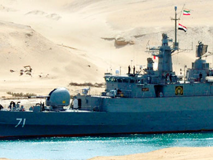 سفينة حربية إيرانية تعبر قناة السويس في فبراير/شباط 2011 (رويترز)
