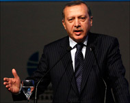 أردوغان تعهد بعدم إغلاق الباب أمام النازحين السوريين (رويترز-أرشيف)