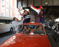 مؤيدو مبارك ضموا لفيفا من البلطجية ورجال الأمن السريين (الجزيرة نت)