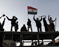 متظاهرون في ميدان التحرير يطالبون بمحاكمة الرئيس (الفرنسية) 