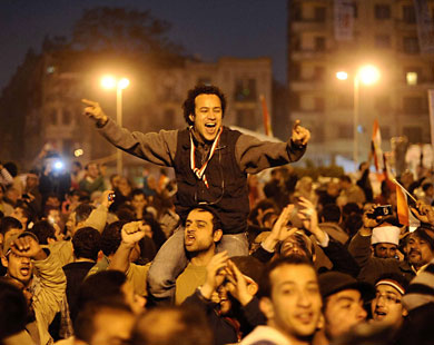 فرحة عارمة بميدان التحرير (الفرنسية) 