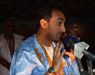 رئيس المهرجان الشاعر سيدي محمد ولد بمبا أكد على ربط الإبداع بتحركات الشعوب (الجزيرة نت) 