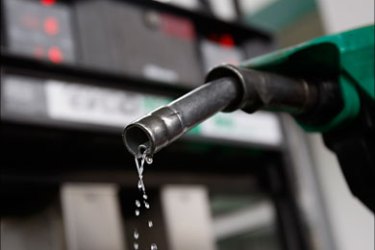 R_Petrol drips from a gasoline pump at a petrol station in London in this January 19, 2011, file photo. Brent crude oil prices hit $108 a barrel for the first time since 2008