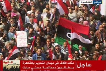 مئات الآلاف في ميدان التحرير في القاهرة يطالبون بمحاكمة حسني مبارك