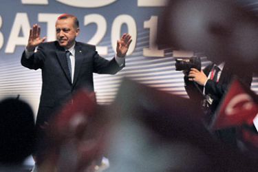 epa Turkish Prime Minister Recep Tayyip Erdogan greets the audience before his speech in Duesseldorf, Germany, 27 February 2011.
