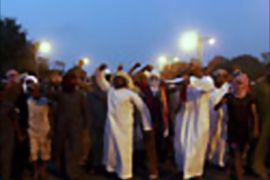 Omani protesters shout slogans during a demonstration in the northern industrial town of Sohar in Oman February 28, 2011. Demonstrators blocked roads to a main port in northern Oman and looted a nearby supermarket on Monday, part of protests to demand more jobs and political reform that have spread to the sultanate's capital. REUTERS