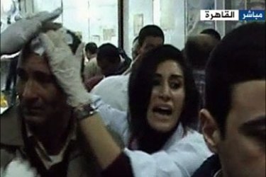 الدكتور خالد حنفي : جرحى بميدان التحرير بينهم حالات خطيرة