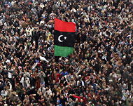 أهالي بنغازي يحتفلون بتحرير المدينة (رويترز)