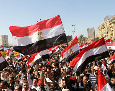 من مظاهرة شباب الثورة في ميدان التحرير اليوم الجمعة (الفرنسية)