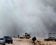 استمرار قصف كتائب القذافي للمدن الليبية يرفع حصيلة الضحايا من المدنيين (رويترز) 
