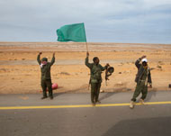 الجيش الليبي دعا كل قواته للالتحاق بالزحف نحو بنغازي (رويترز)