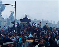 جانب من التظاهرات التي شهدتها مدينة درعا (رويترز)